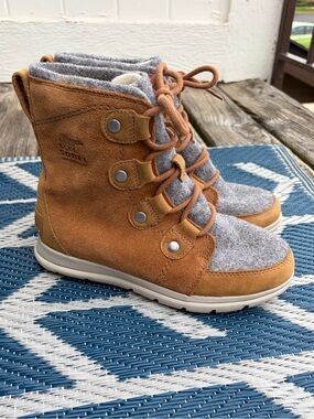 Great condition Sorel Explorer II Joan Watetproof Boots